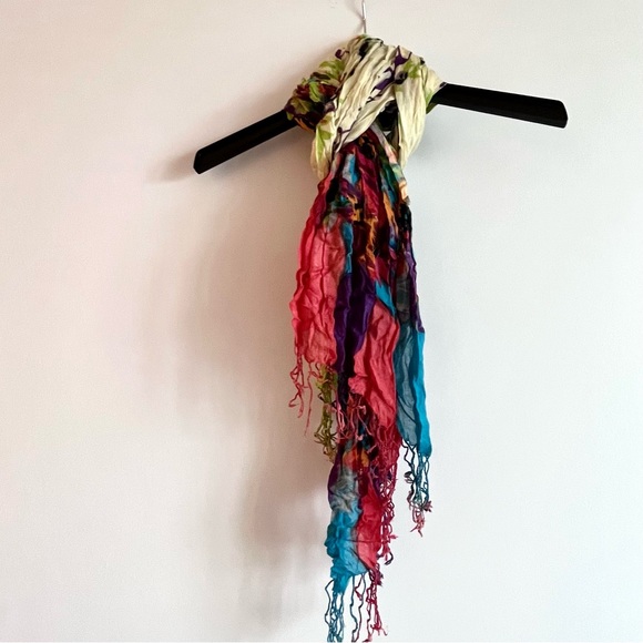 BNWOT VIBRANT FLORAL SPRING SCARF - Picture 5 of 8